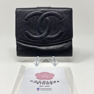 Chanel CC Logo Vintage Caviar Bifold Wallet